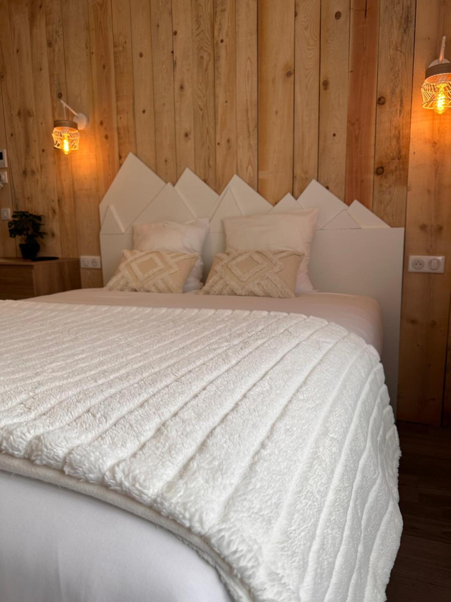 Auberge Du Vieux Lanas Logis Hotel Restaurant المظهر الخارجي الصورة