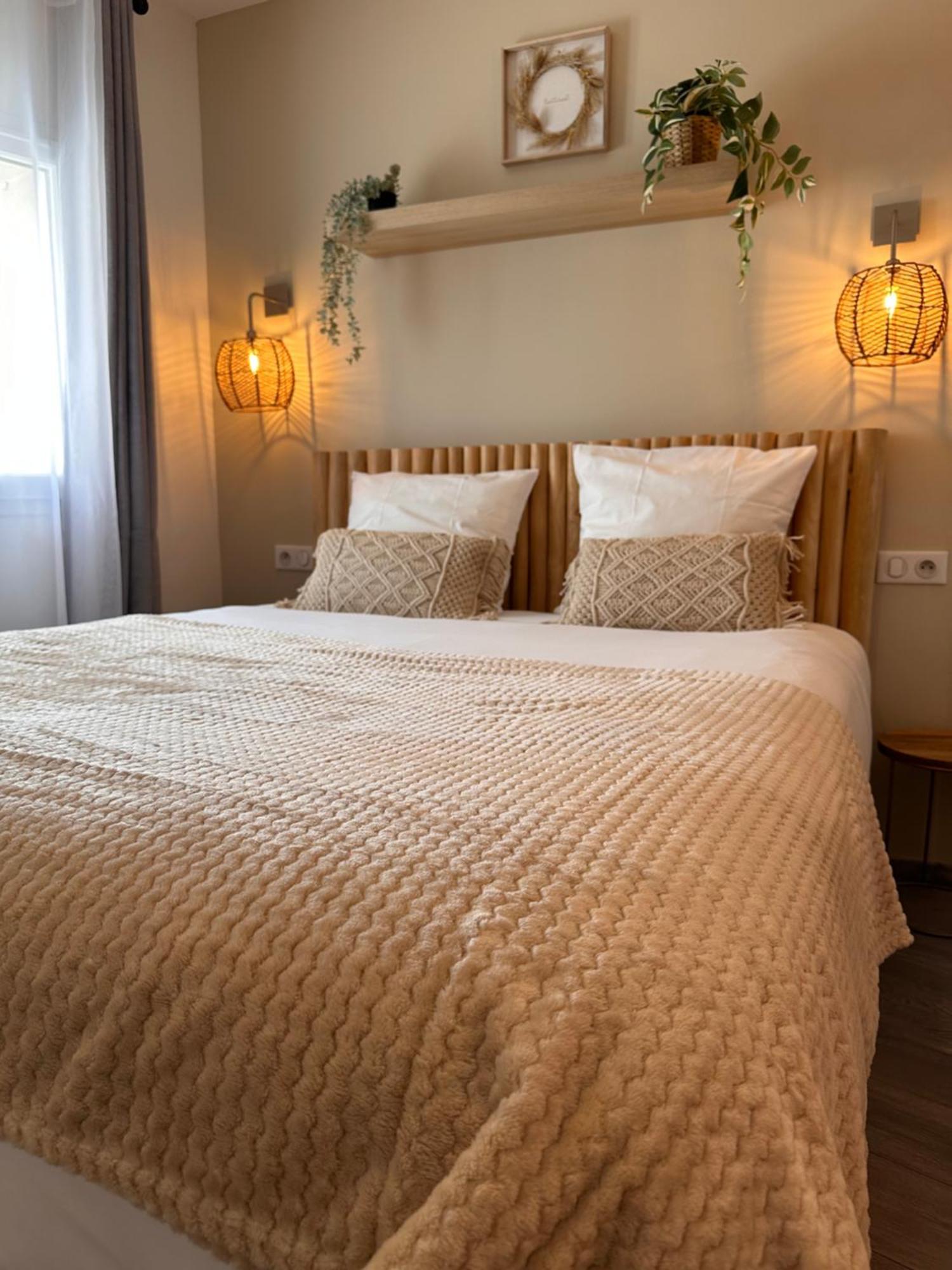Auberge Du Vieux Lanas Logis Hotel Restaurant المظهر الخارجي الصورة