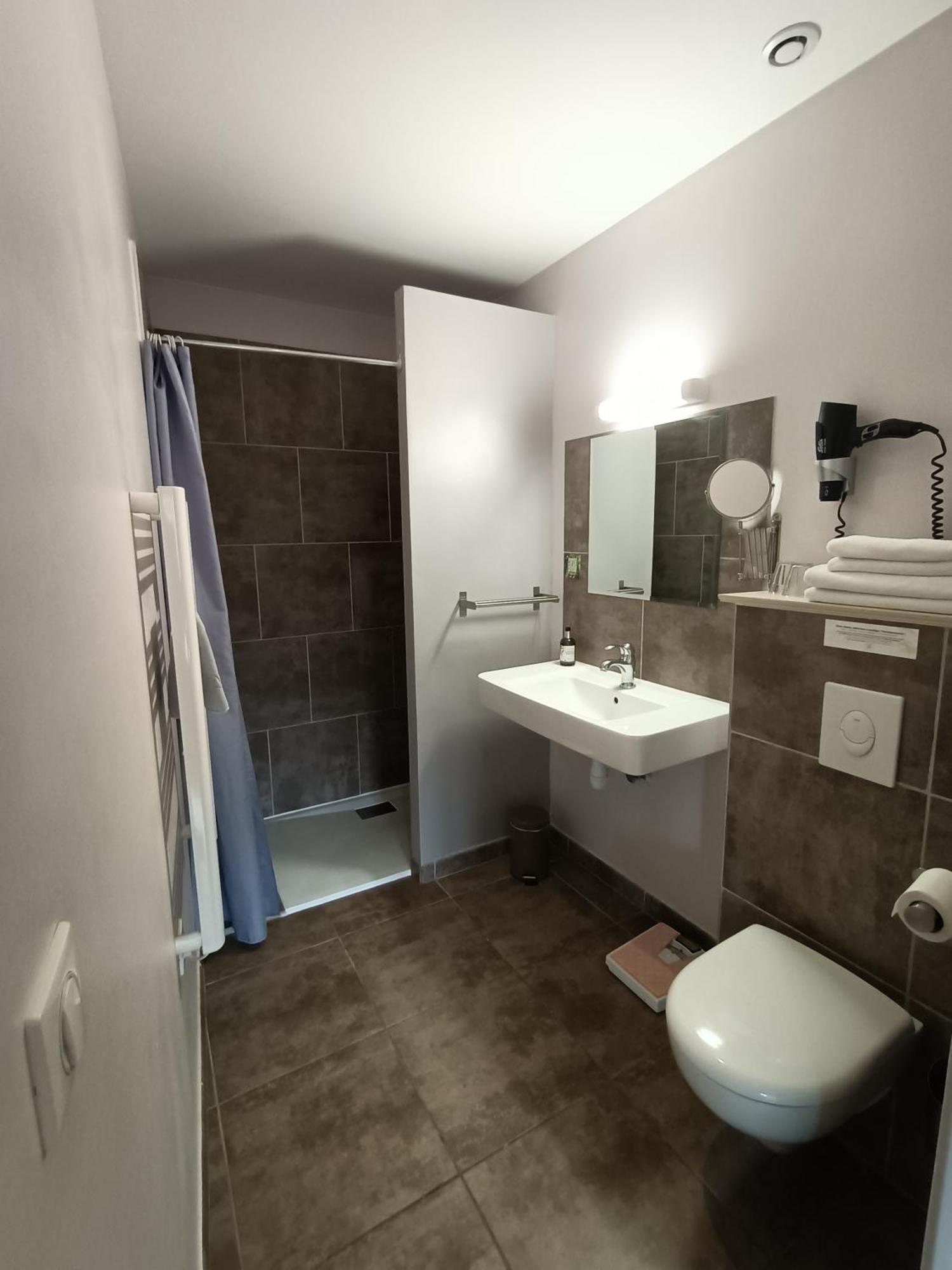 Auberge Du Vieux Lanas Logis Hotel Restaurant المظهر الخارجي الصورة