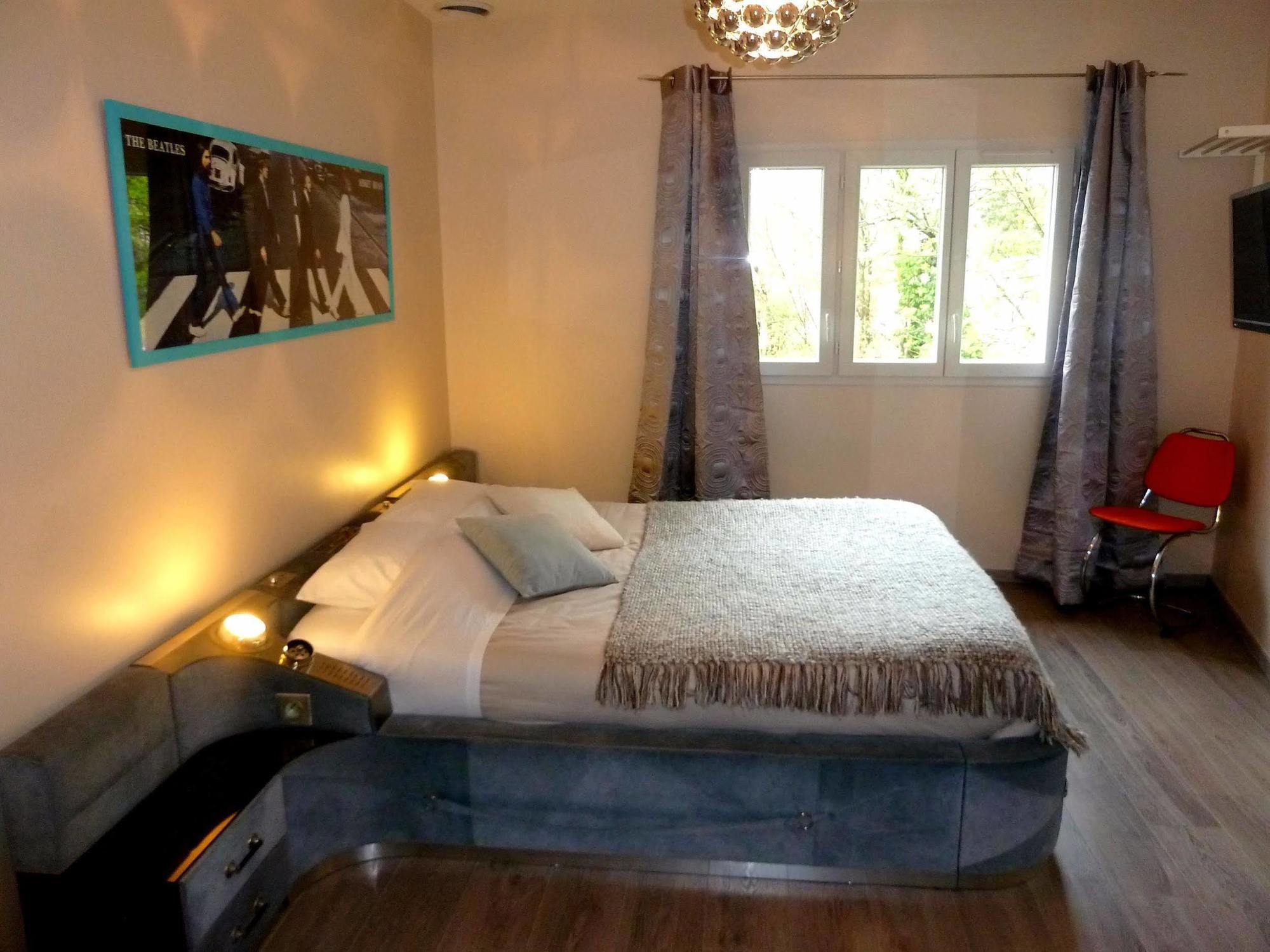Auberge Du Vieux Lanas Logis Hotel Restaurant المظهر الخارجي الصورة
